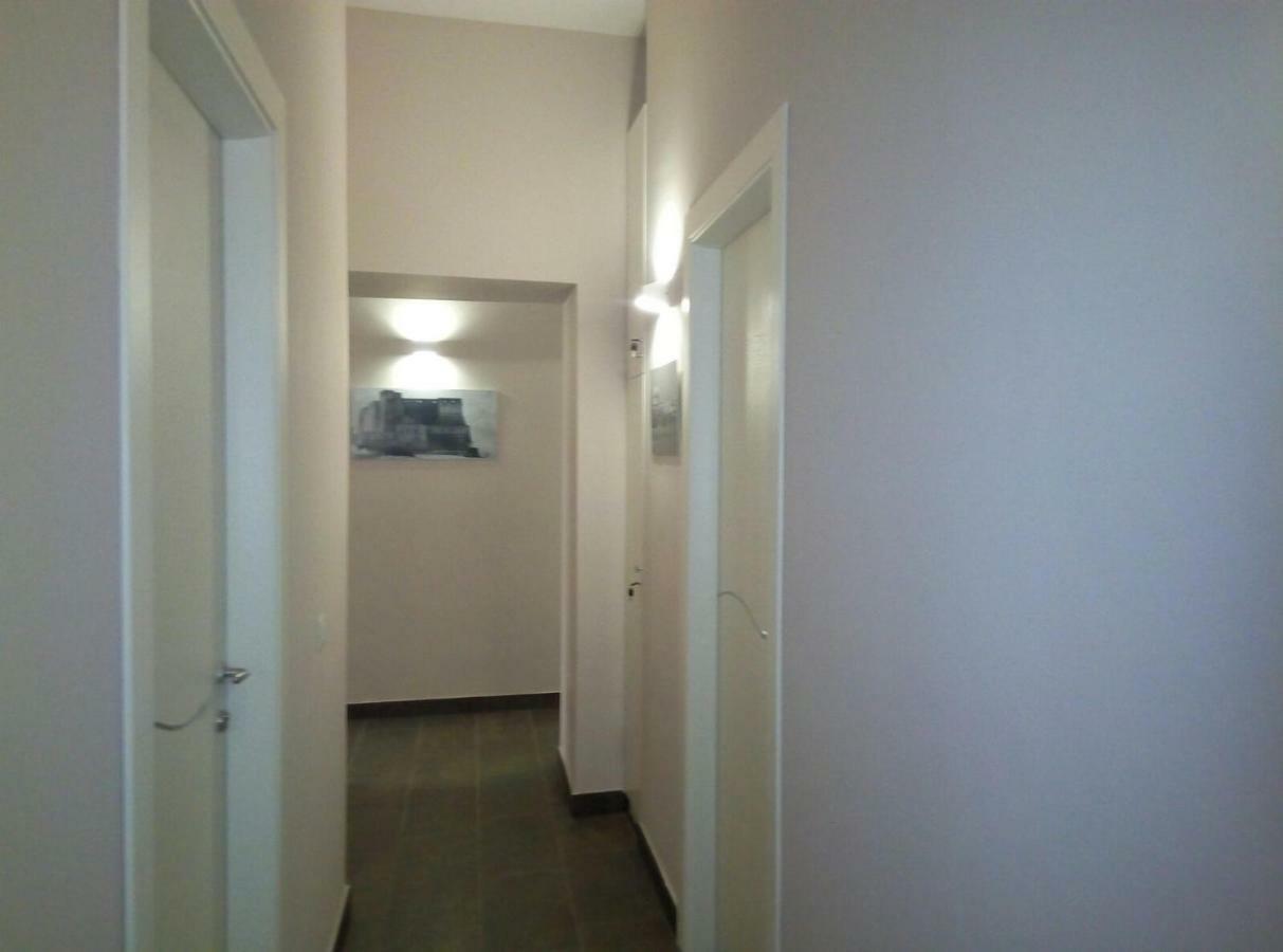 Gradoni Di Chiaia Twenty Three Bed & Breakfast Napoli Bagian luar foto