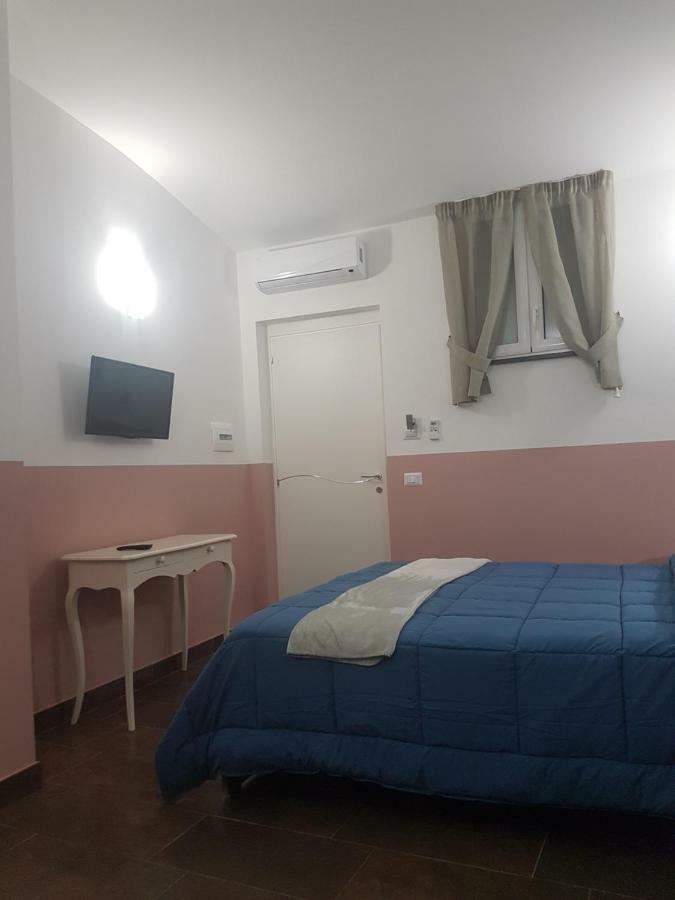 Gradoni Di Chiaia Twenty Three Bed & Breakfast Napoli Bagian luar foto