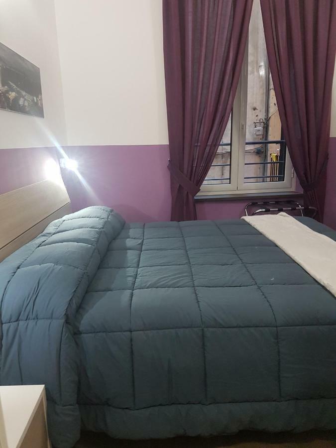 Gradoni Di Chiaia Twenty Three Bed & Breakfast Napoli Bagian luar foto