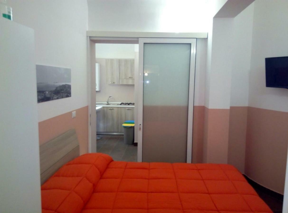 Gradoni Di Chiaia Twenty Three Bed & Breakfast Napoli Bagian luar foto