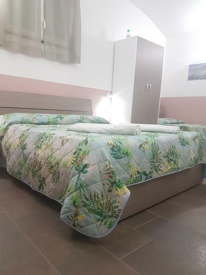Gradoni Di Chiaia Twenty Three Bed & Breakfast Napoli Bagian luar foto