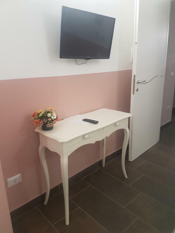Gradoni Di Chiaia Twenty Three Bed & Breakfast Napoli Bagian luar foto