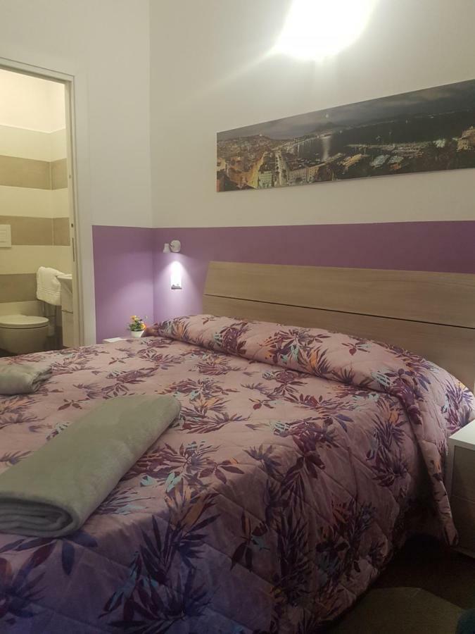 Gradoni Di Chiaia Twenty Three Bed & Breakfast Napoli Bagian luar foto